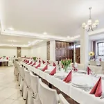 Hotel Modrzewiowy Dwor