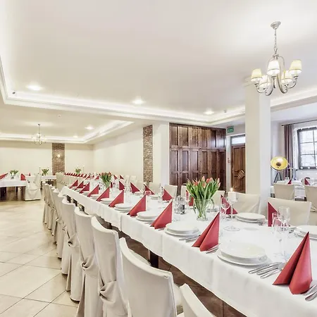 Hotel Modrzewiowy Dwor