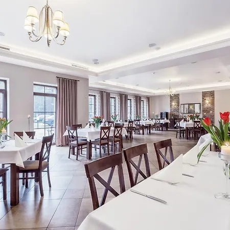 Hotel Modrzewiowy Dwor 3*