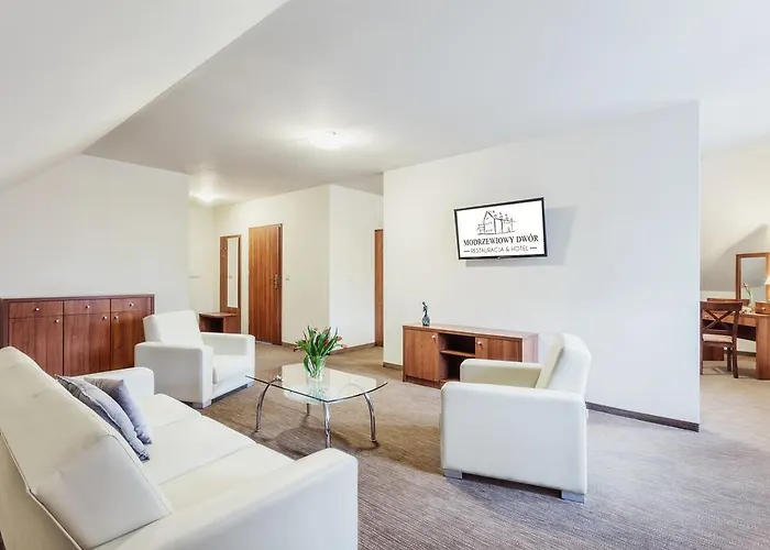 Modrzewiowy Dwor 3*